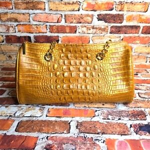 Chic Gold Crocodile-Embossed Shoulder Bag